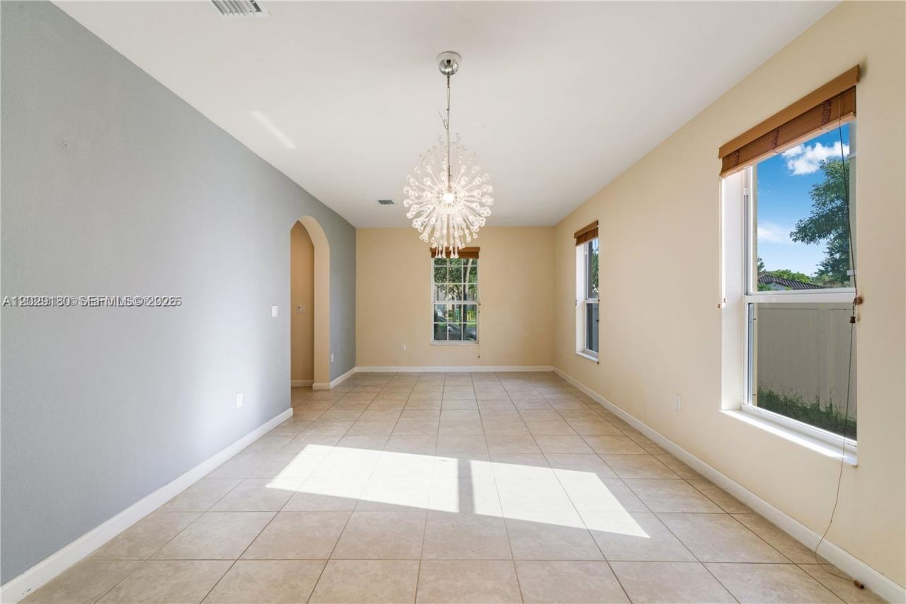 16946 SW 90th Terrace Circle , Miami, FL 33196 Photo