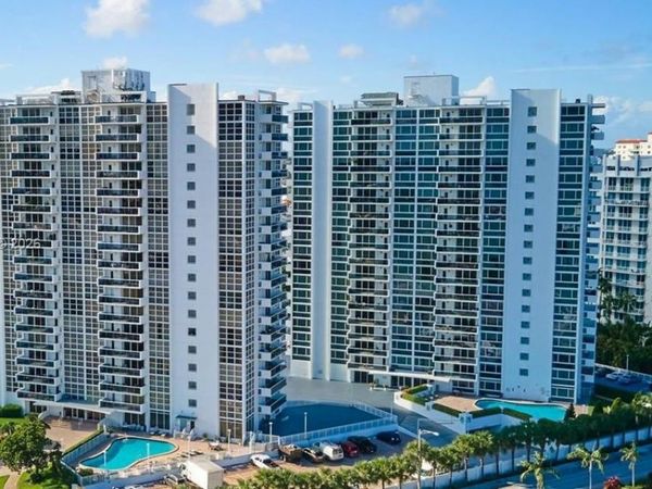 2715 N Ocean Blvd, Unit 2E, Fort Lauderdale, FL 33308