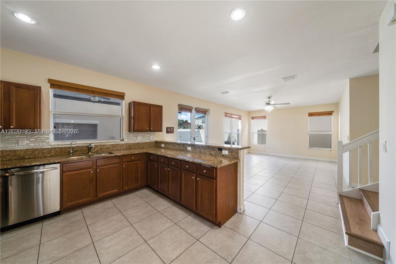 16946 SW 90th Terrace Circle , Miami, FL 33196 Photo