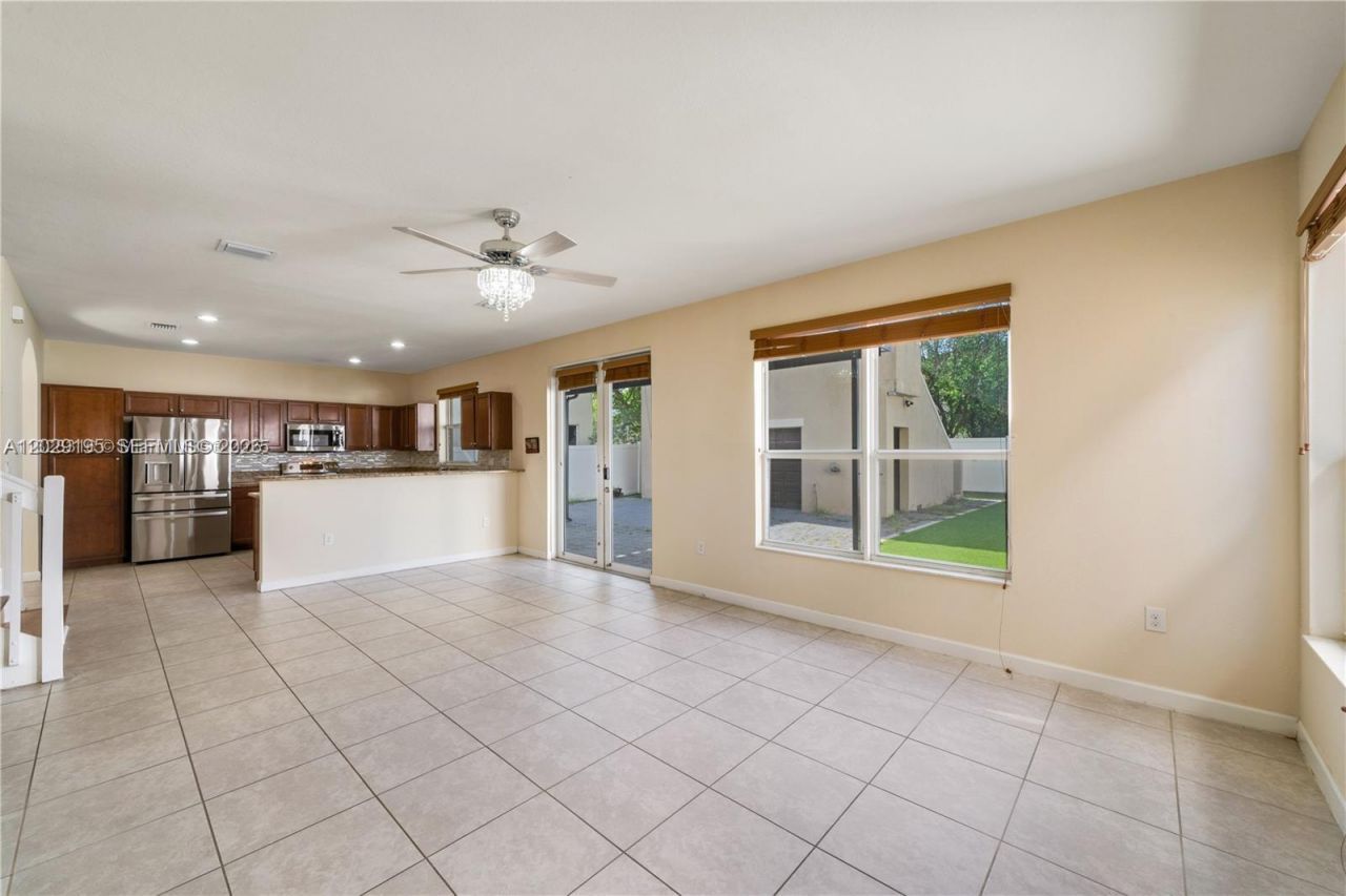 16946 SW 90th Terrace Circle , Miami, FL 33196 Photo
