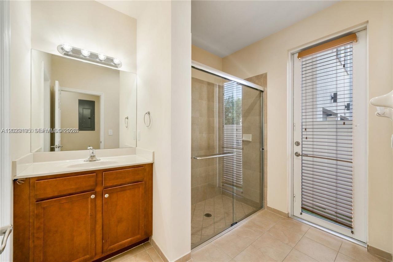 16946 SW 90th Terrace Circle , Miami, FL 33196 Photo