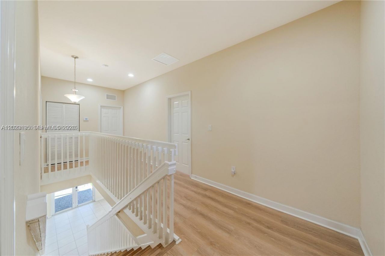 16946 SW 90th Terrace Circle , Miami, FL 33196 Photo