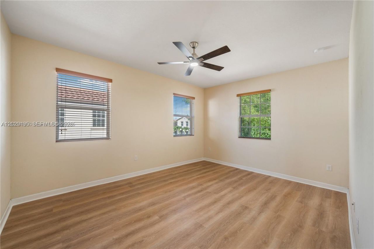 16946 SW 90th Terrace Circle , Miami, FL 33196 Photo