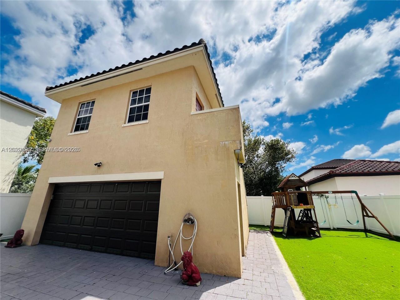 16946 SW 90th Terrace Circle , Miami, FL 33196 Photo
