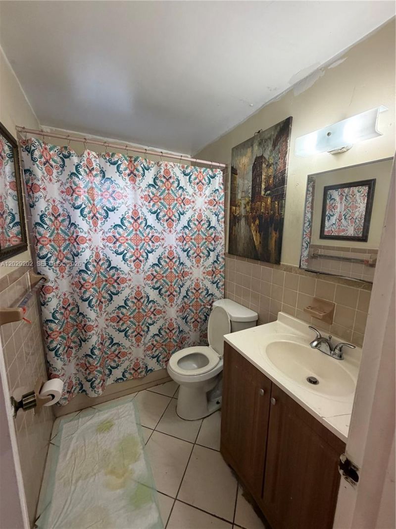 3245 NW 34th St, Miami, FL 33142 Photo