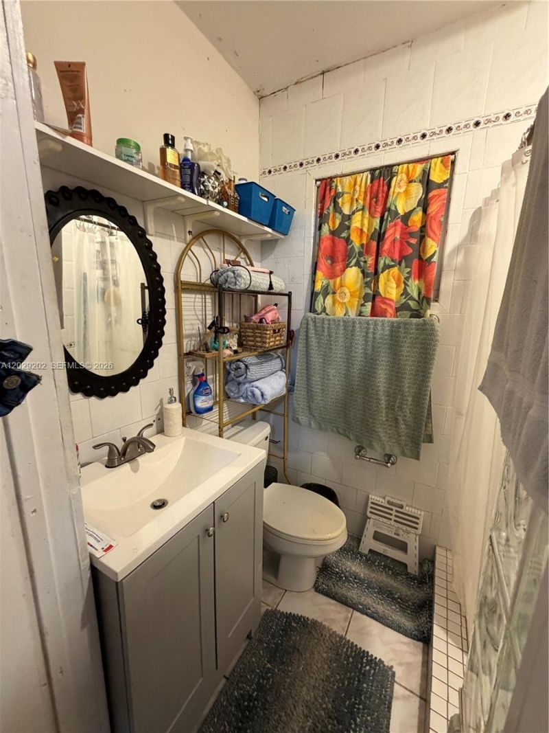 3245 NW 34th St, Miami, FL 33142 Photo
