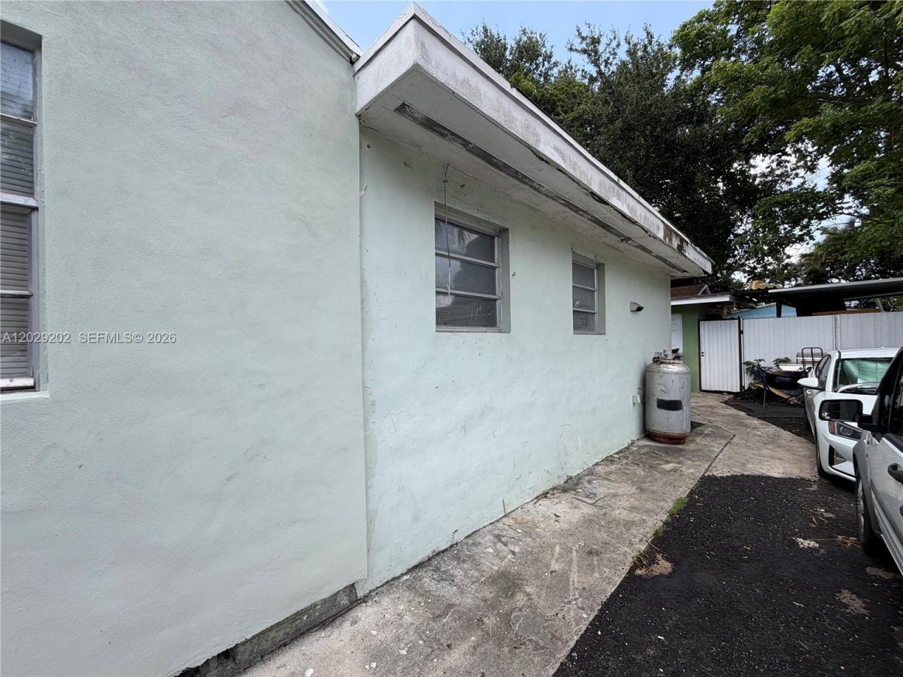 3245 NW 34th St, Miami, FL 33142 Photo