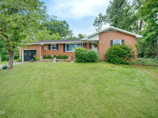 1704 Acorn Court, Johnson City, TN 37601