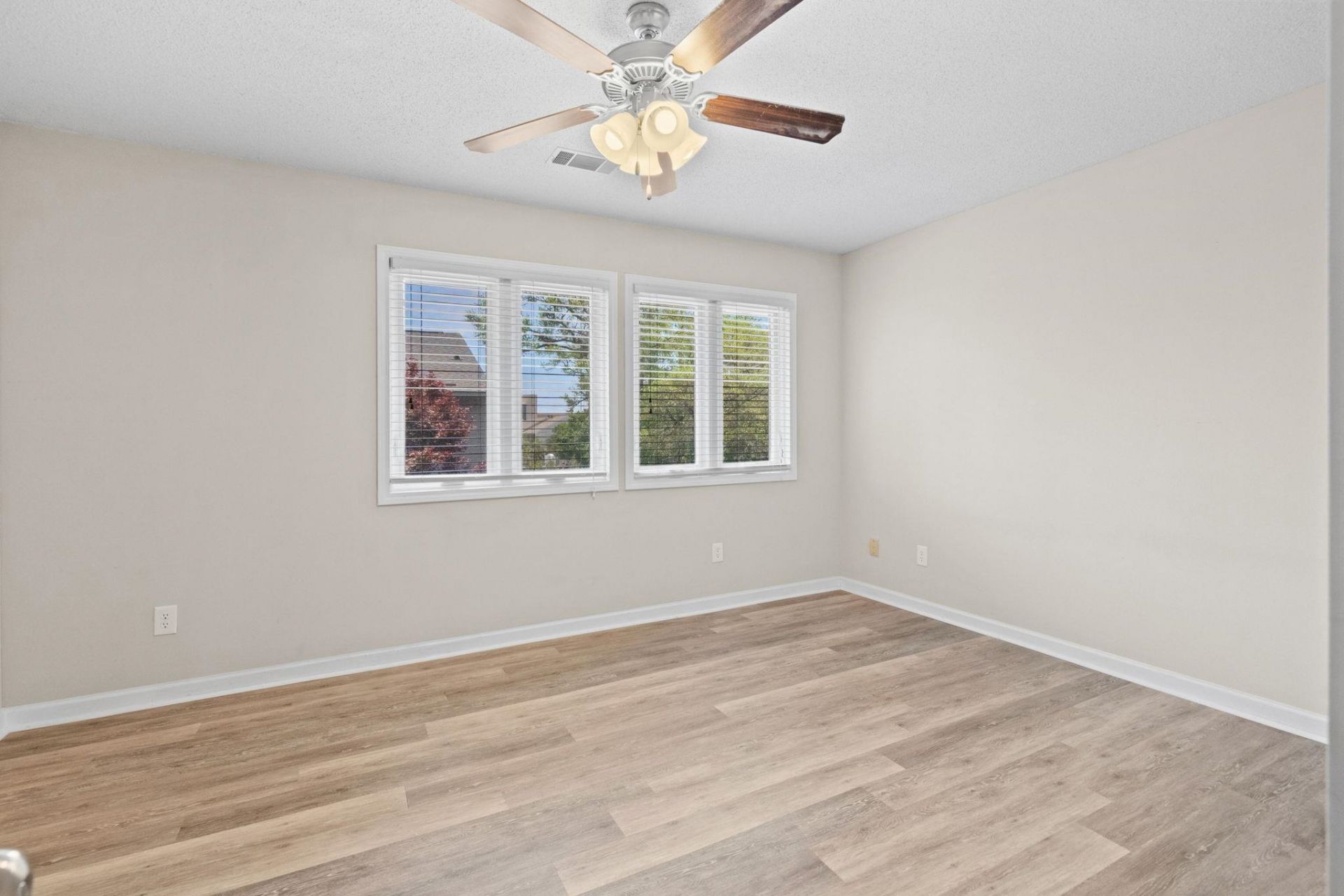 304 N 75th Ave N Photo 32