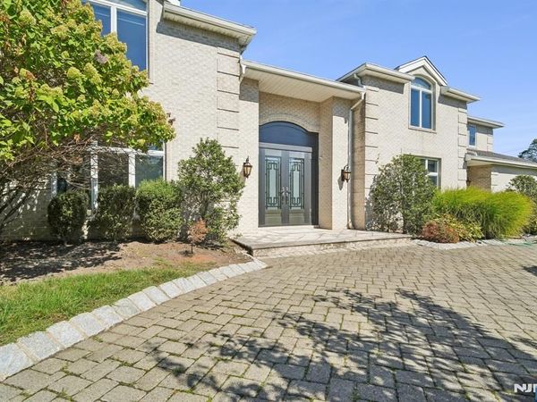 32 Laurie Drive, Englewood Cliffs, NJ 07632