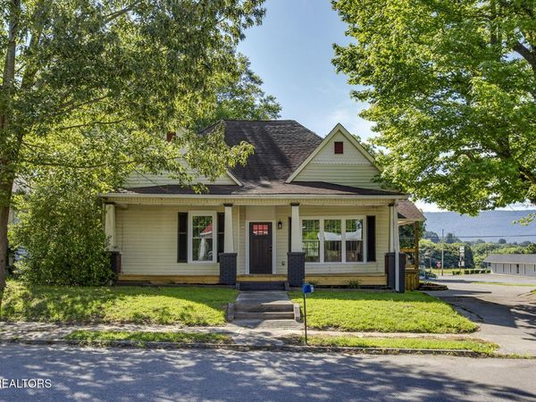 327 Ohio Ave, Etowah, TN 37331