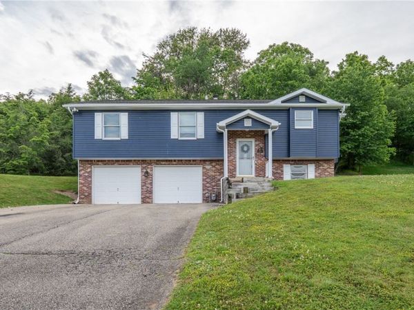 1053 New London Dr , Greensburg, PA 15601