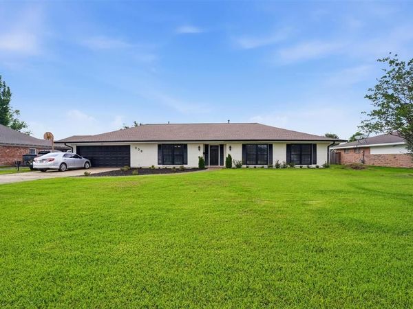 908 Henrietta Lane, Lake Charles, LA 70605