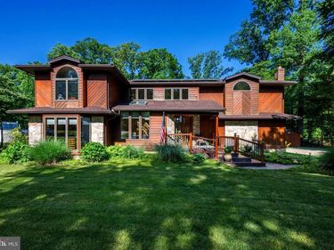 2016 WALL AVENUE , BURLINGTON, NJ 08016