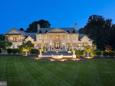 938 PEACOCK STATION ROAD, MCLEAN, VA 22102