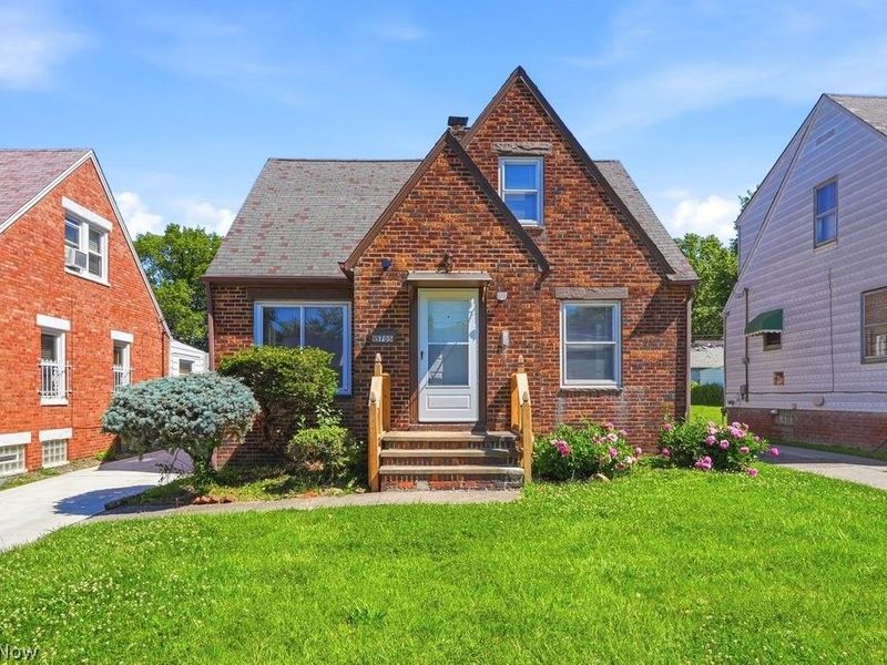 15705 Throckley Avenue, Cleveland, OH 44128 Photo 1