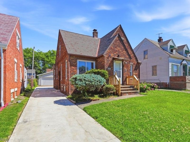 15705 Throckley Avenue, Cleveland, OH 44128 Photo 2