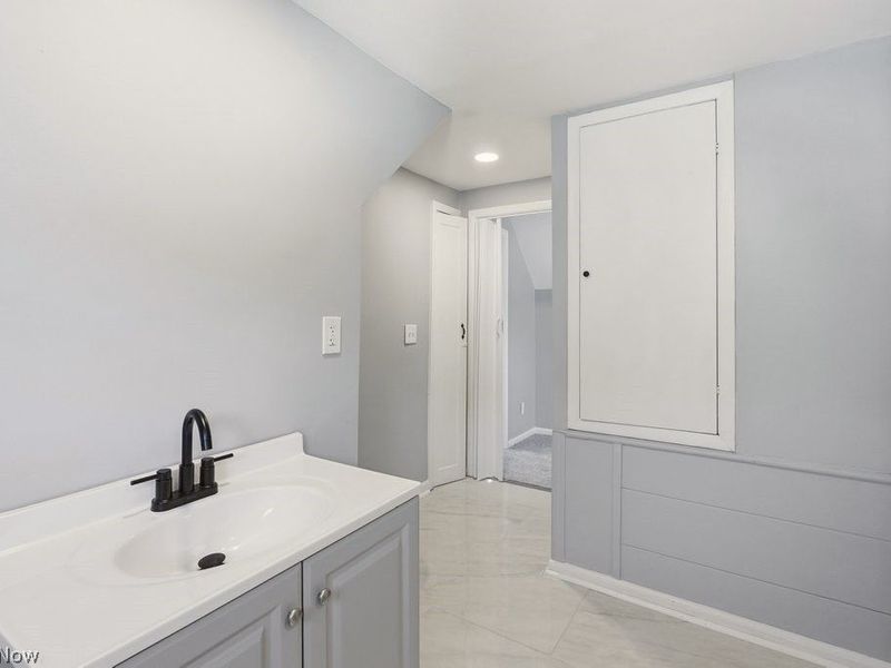 15705 Throckley Avenue, Cleveland, OH 44128 Photo 24