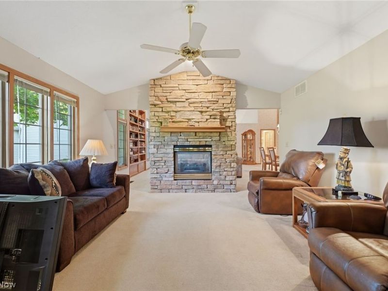 19292 Charter Lane, Strongsville, OH 44149 Photo 3