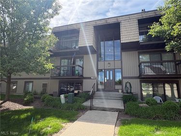 9610 Cove Drive, Unit 13b, North Royalton, OH 44133