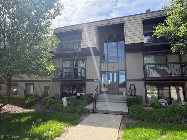 9610 Cove Drive , Unit 13b, North Royalton, OH 44133
