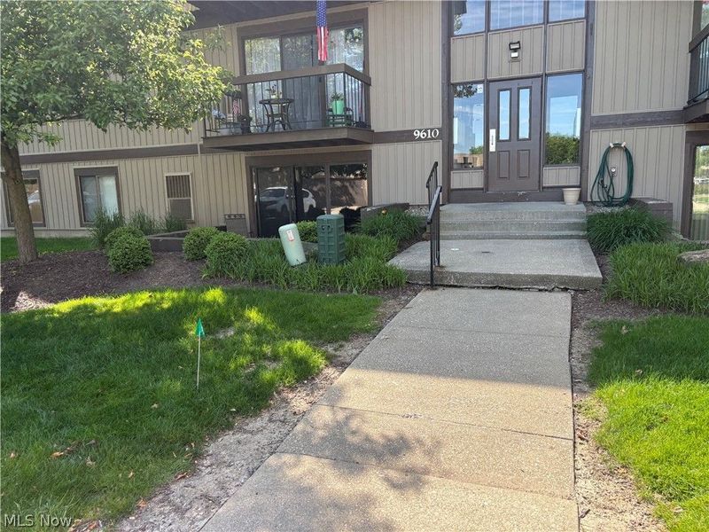 9610 Cove Drive, Unit 13b, North Royalton, OH 44133 Photo 2