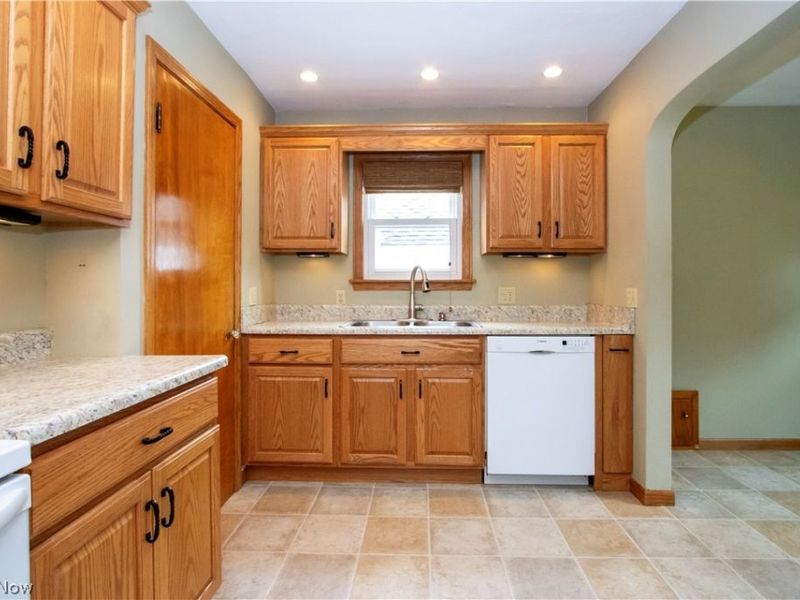927 S Heltman Avenue, Ashland, OH 44805 Photo 5