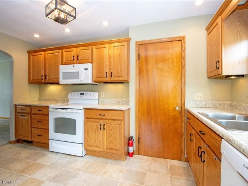927 S Heltman Avenue, Ashland, OH 44805 Photo 6