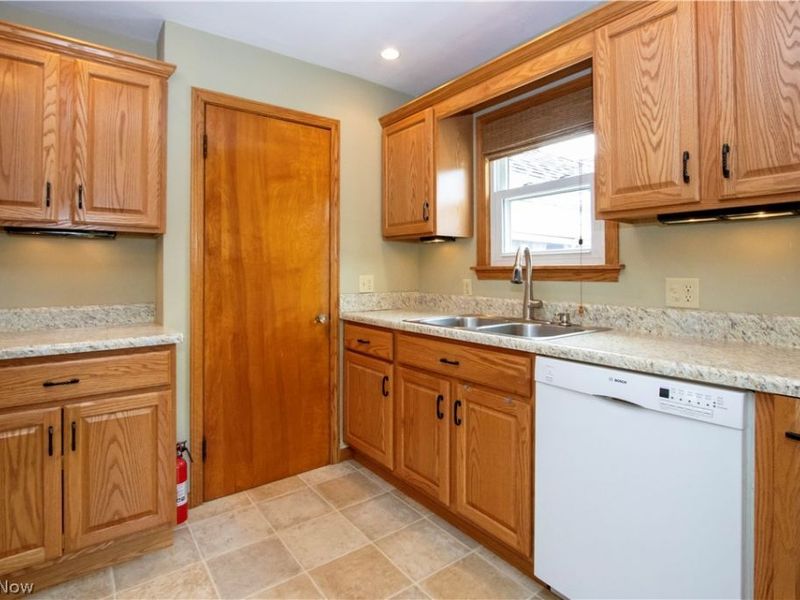 927 S Heltman Avenue, Ashland, OH 44805 Photo 7