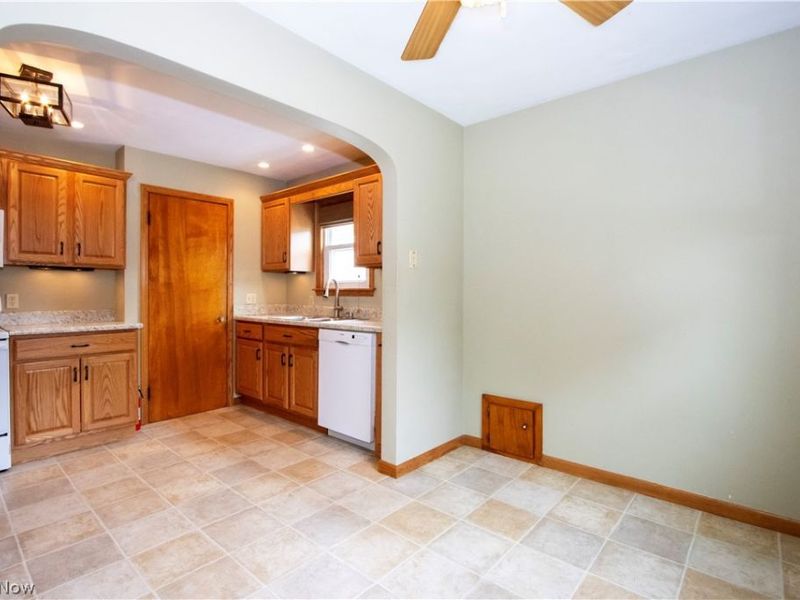 927 S Heltman Avenue, Ashland, OH 44805 Photo 9