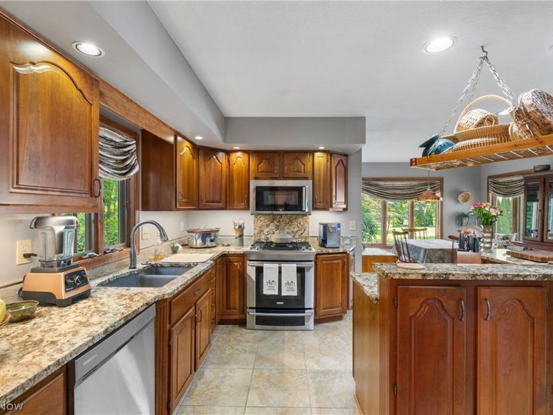 1938 Fairway Drive , Uniontown, OH 44685 Photo 9