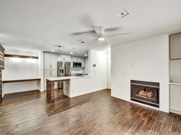 501 Granville Court , Atlanta, GA 30328