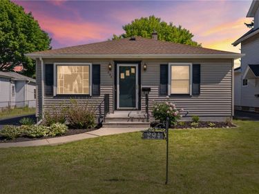 294 Hurstbourne Rd, Rochester, NY 14609