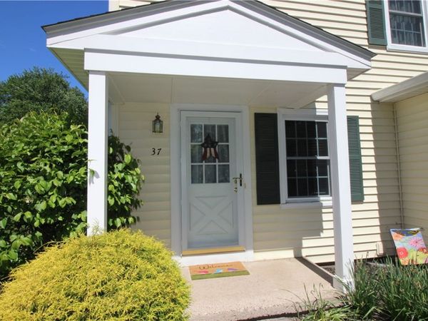 37 Heron Way S, Fairport, NY 14450