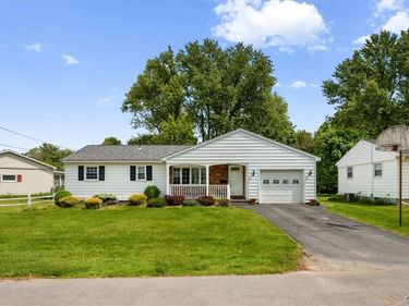 8 Perimeter Road , Whitesboro, NY 13492