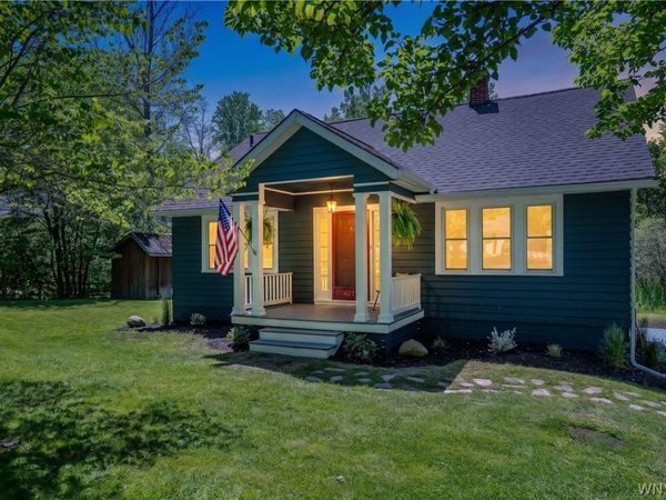 4076 N Freeman Road, Orchard Park, NY 14127