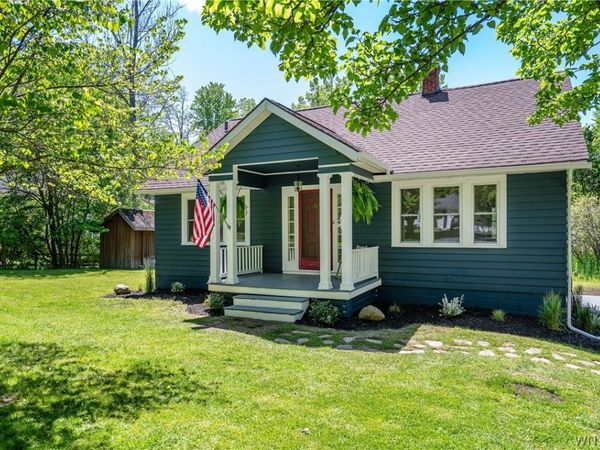 4076 N Freeman Road, Orchard Park, NY 14127