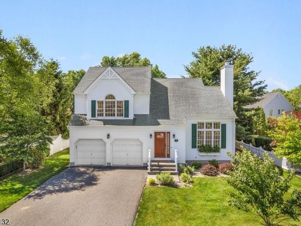 7 Mitchell Ln, Clinton, NJ 08809