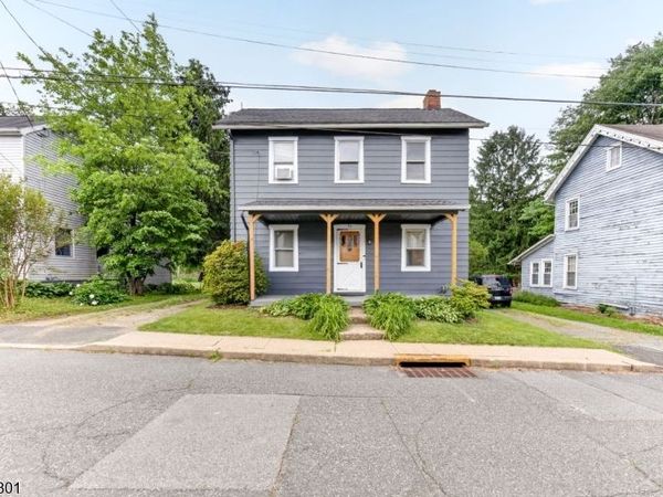 33 West St, Bloomsbury, NJ 08804