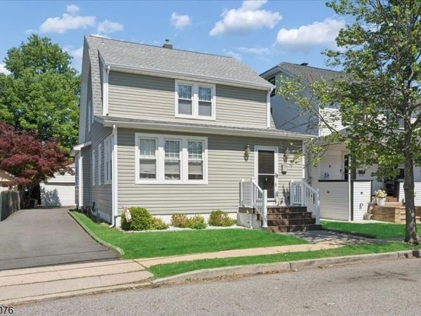 79 Franklin Pl, Totowa, NJ 07512