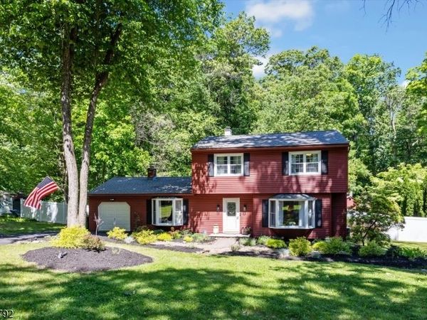 7 Crest Dr, Washington, NJ 07853