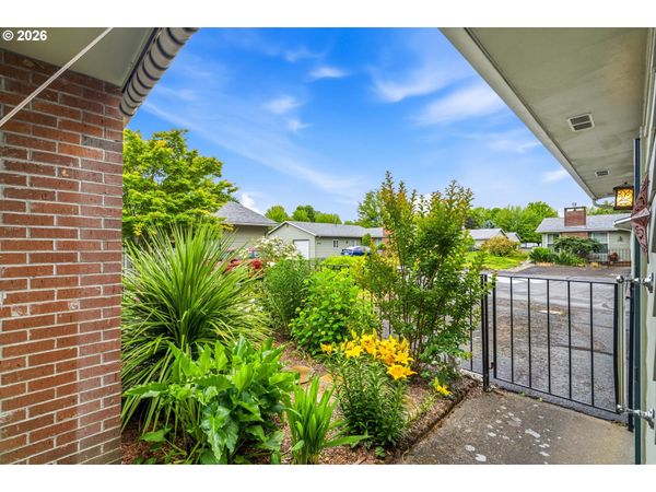 634 30TH AVE, Albany, OR 97322