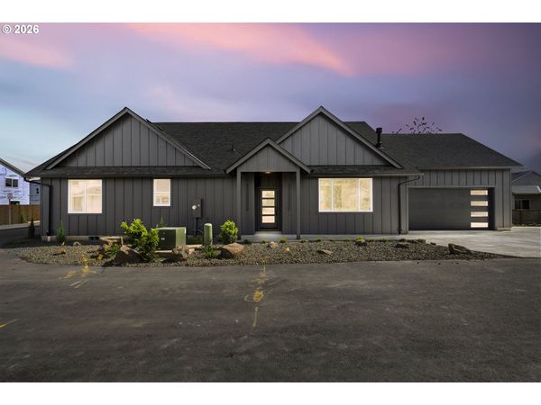 1271 brown, Woodburn, OR 97071