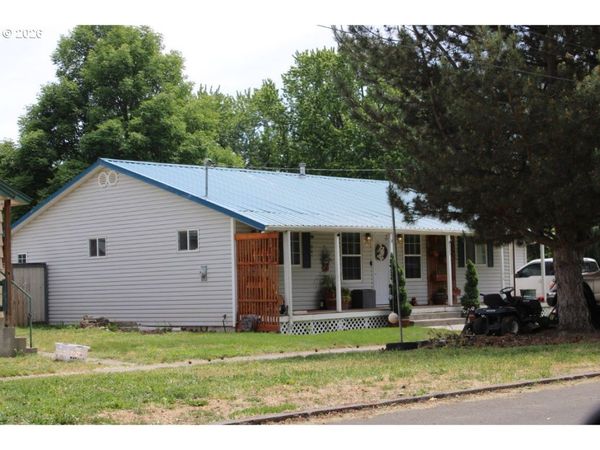 335 N 4TH ST, Athena, OR 97813