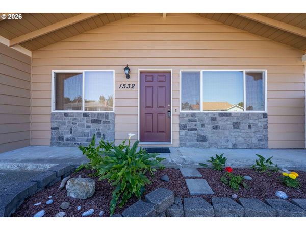 1532 Johnson ST, North Bend, OR 97459