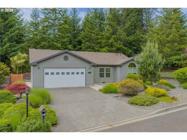 2142 LYNNE DR, North Bend, OR 97459