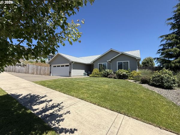 784 PEBBLE CRK ST, Sutherlin, OR 97479