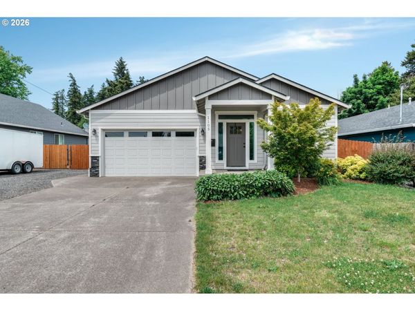 1105 HARDCASTLE AVE, Woodburn, OR 97071