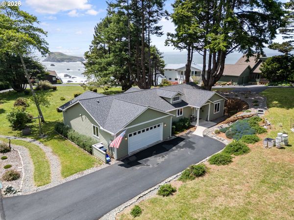 17440 DEER PARK DR, Brookings, OR 97415