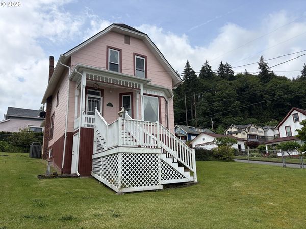 322 W D ST, Rainier, OR 97048
